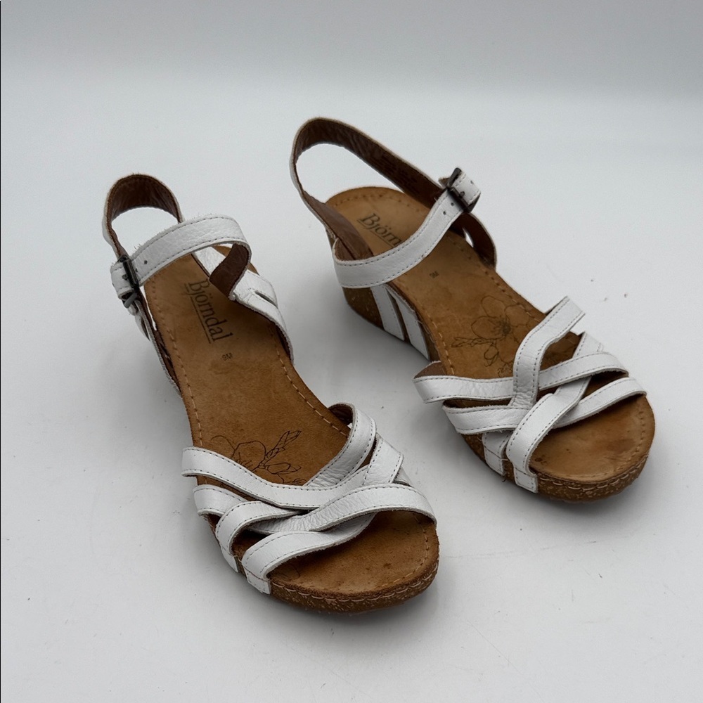 Bionica Women's White Strappy Sandals wedge 9M casual vacation Leather beach Y2K - Picture 9 of 9